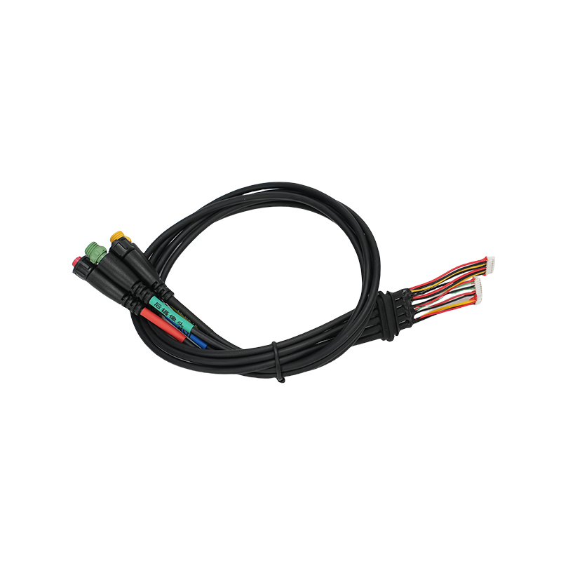 How can motorcycle camera cables maintain a secure connection during high-speed vibrations?